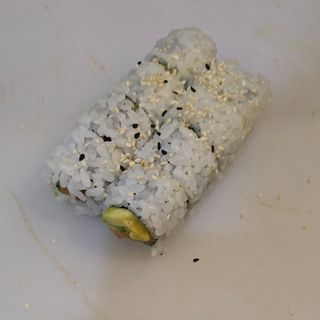 113 Temaki tuna avocado