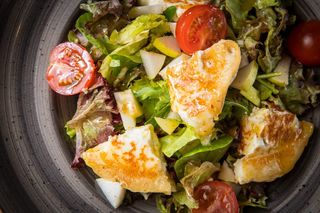 Зелена салата с козе сирене (280г)