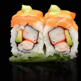 149-uramaki de salmon surimi gamba aguacate