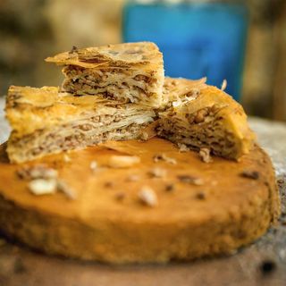 Burek sa šunkom i trapistom 1/4