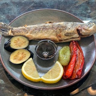 შემწვარი კალმახი  ბოსტნეულით 0.250