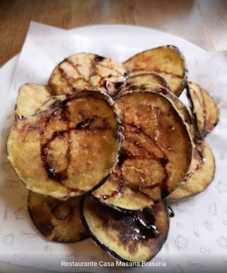 Berenjenas fritas con miel de caña