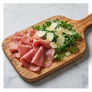 Carne salada del Trentino con scaglie di Parmigiano Reggiano 24 mesi