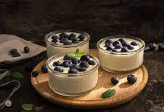 Цедено мляко с боровинки (250г)