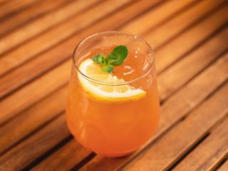 Ledeni čaj sa breskvom