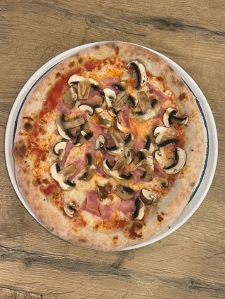 Prosciutto e Funghi di Modugno