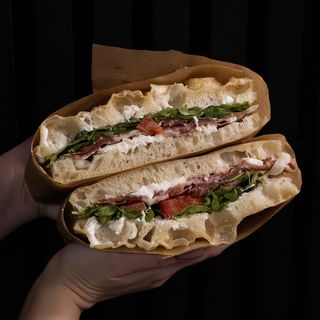 Crudo i straciatella