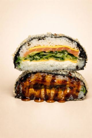 Суші бургер з лососем