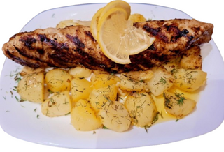 Пилешко роле с картофи соте