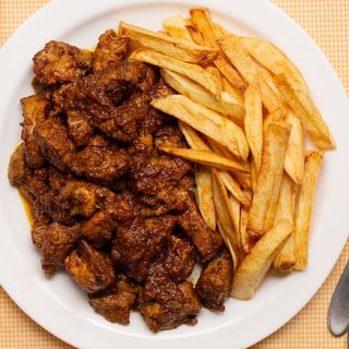 Patatas Fritas Con Carne (Media Ración)