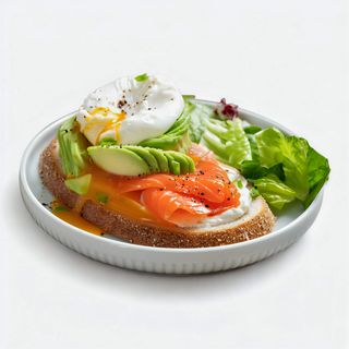 Avo smash, salmone affumicato, uovo all occhio di bue
