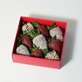 Pack of 12 strawberries