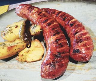 Пресен суджук петрохан на скара с билкови картофки (450г)