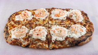 Pinsa trufe, creveti si burrata