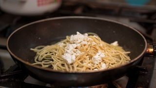 Спагети с масло и сирене (350г)