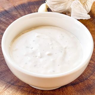 Dodatkowo sos czosnkowy obok