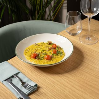 Risotto cu șofran, măduvă osoasă și obraji de vită 