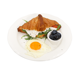 Croissant z jajem