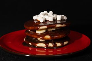 Панкейки з бананом та нутеллою