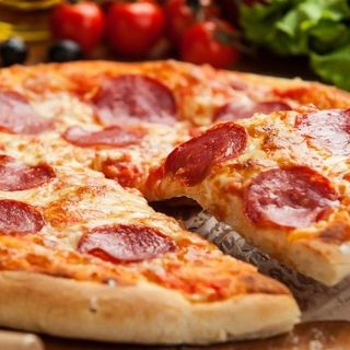 Pizza Salami (33 cm.)