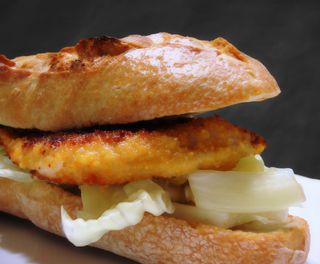 Bocadillo De Pollo Empanado