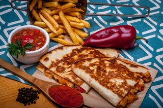 Meniu quesadilla cu pui