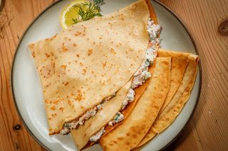 Палачинка със Сьомга, Крема сирене и Копър  (350г)