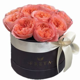 Cutie medie cu 15 trandafiri Kandy Xpression