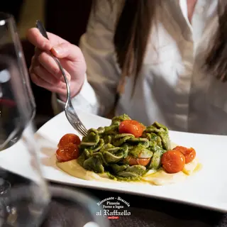Orecchiette al grano arso e Cime di Rape con Acciuga e Pomodorino
