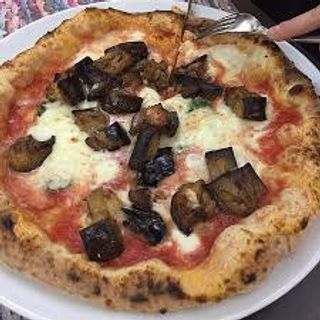 Pizza con melanzane fritte