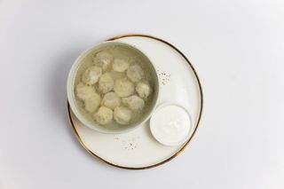 Пельмени домашние с бульоном