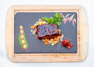 Бавно печено телешко глазирано с барбекю сос (350г)