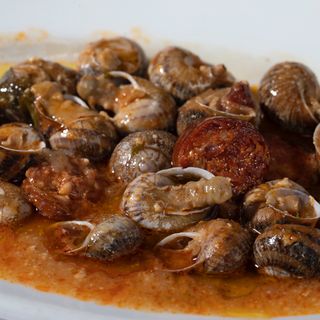 Caracoles de Gredos con chorizo de tineo