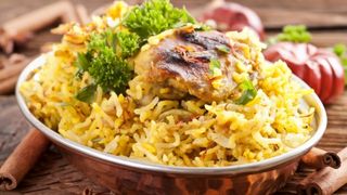 Пилешко бутче с ориз на фурна