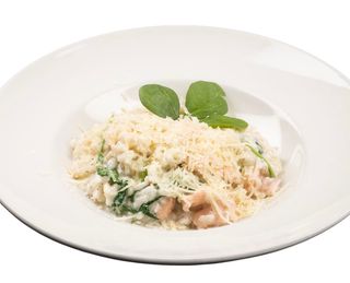 Ризото със сьомга, спанак и пармезан