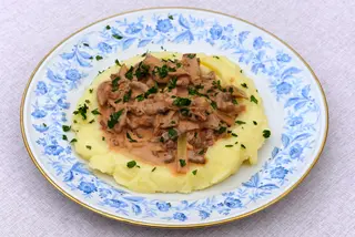 Stroganoff de vită cu piure de cartofi