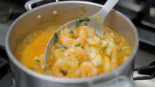 Camarão Frito com Molho de Alho