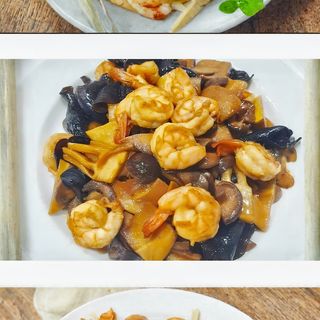 Gambas com bambu e cogumelos chineses