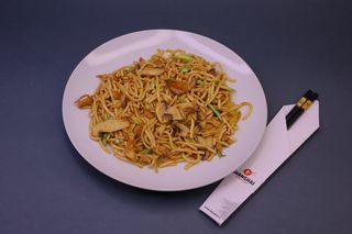 808. Nudle sa piletinom, tikvicama i pečurkama