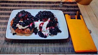 Papanași cu gem și smântână