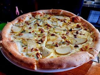 Піца з грушею та сиром Дор Блю  (670г)