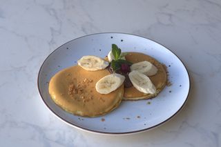 Панкейки с бананом и нутеллой