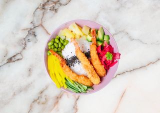 Poke bowl z krewetkami