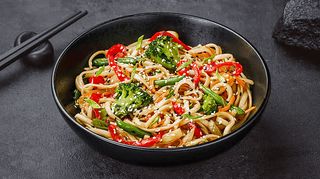 Локшина удон з овочами