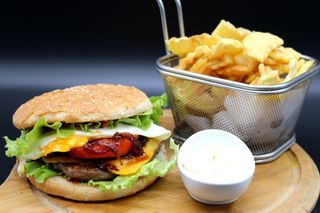 Телешки бургер Блек Ангъс (350г)