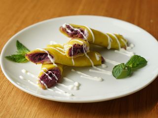 Млинці з сиром та чорницями