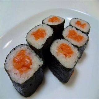 Maki De Salmon Y Queso (6 Pzs.)
