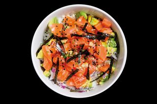 Poke salmón