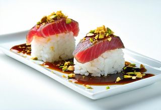 67 Nigiri maguro flambe