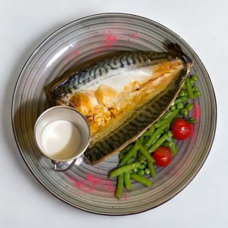 Скумбрія запечена з овочами та  соусом Шафран (280г)